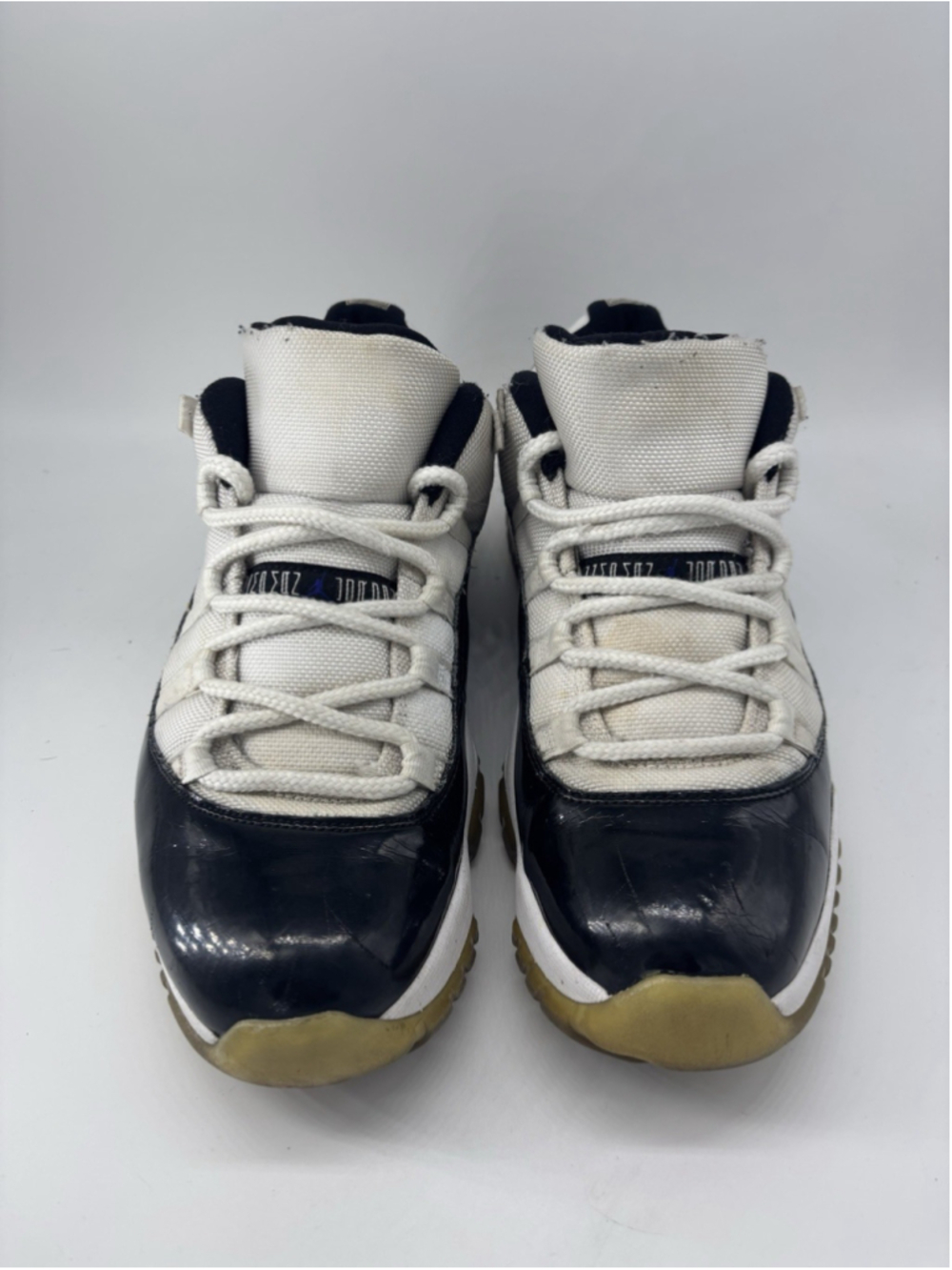 Air Jordan 11 Retro Concord 2011 Size 9 528895-153 Authentic Used Yellowing